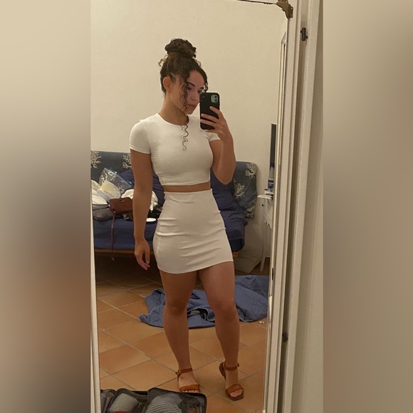 ARITIZIA Matching Crop Top & Skirt Set - Picture 3 of 5